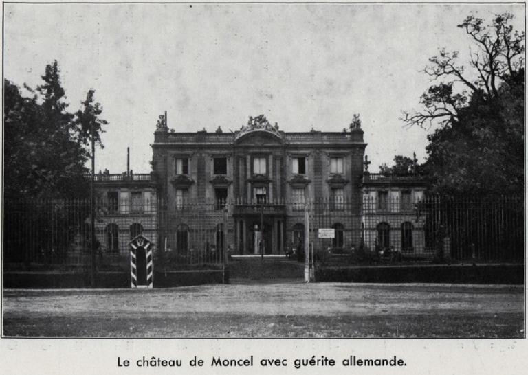 Château avec guérite